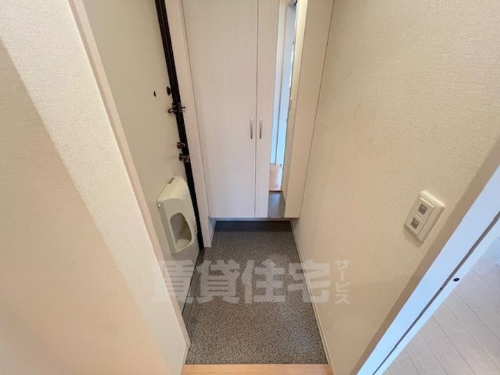 大阪府泉大津市東港町の賃貸アパートの玄関