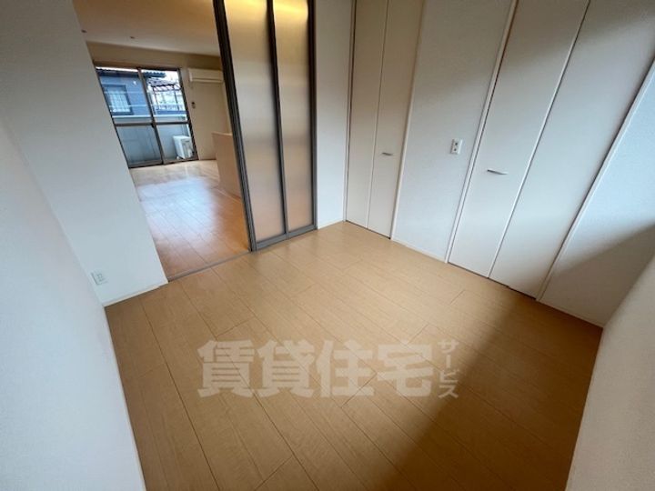 大阪府泉大津市東港町の賃貸アパートの寝室