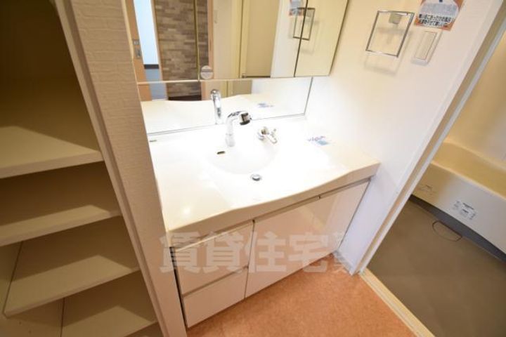 大阪府堺市西区鳳西町1丁の賃貸マンションの内装