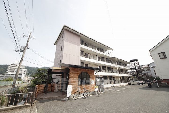 ナカトミサニーハイツの外観