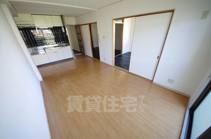 ナカトミサニーハイツの居間