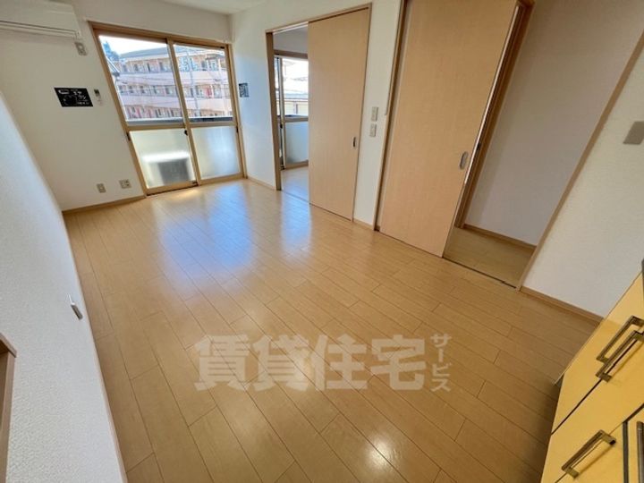 大阪府和泉市池上町3丁目の賃貸アパートの居間