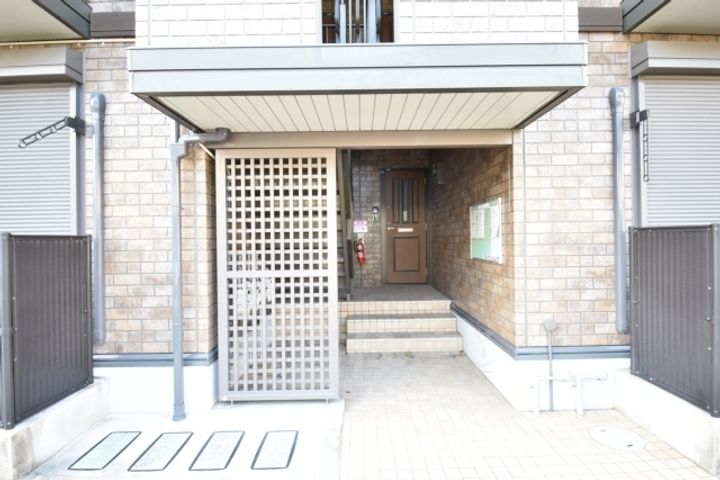 大阪府和泉市池上町3丁目の賃貸アパートの玄関