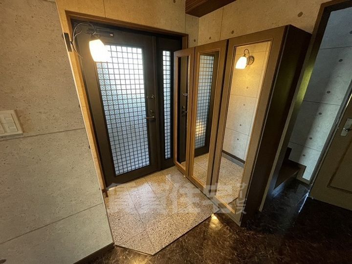 VIP HILLS 南山の玄関
