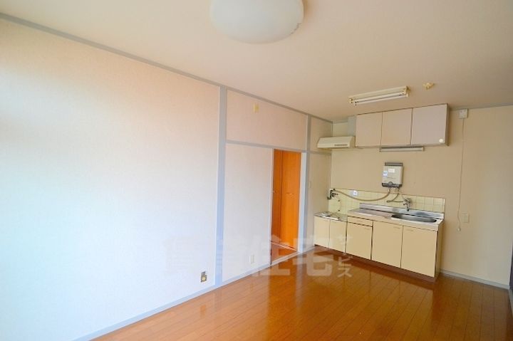 山内ビルの居間