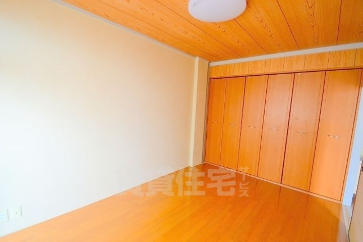 山内ビルの居間