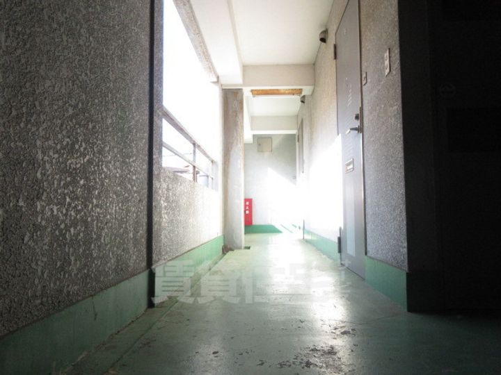 メゾン尾井の玄関