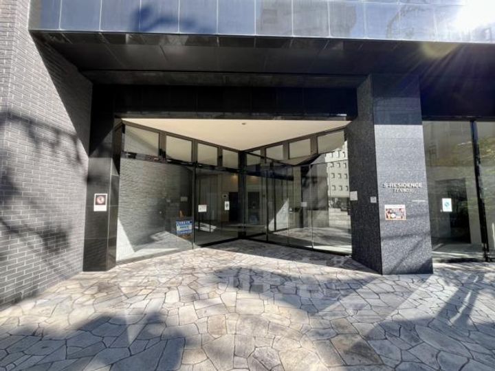 S-RESIDENCE天王寺の玄関