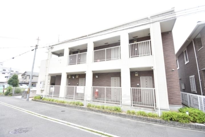 大阪府堺市堺区南旅篭町東2丁の賃貸アパートの外観