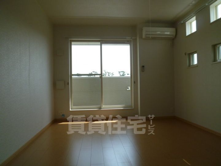 大阪府堺市堺区南旅篭町東2丁の賃貸アパートの居間