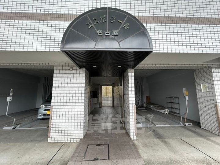 エスポワール名古屋の玄関