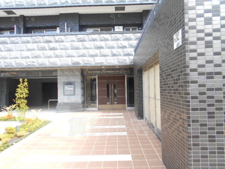 プレサンス上前津グレースの玄関