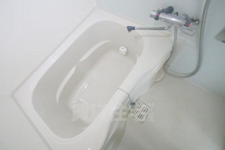 大阪府吹田市千里山東1丁目の賃貸マンションの風呂