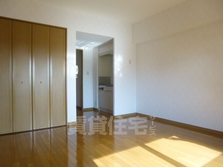愛知県名古屋市瑞穂区瑞穂通1丁目の賃貸マンションの居間