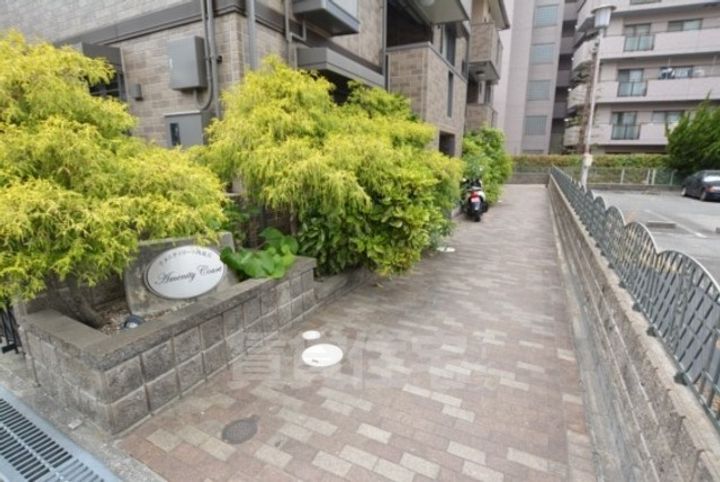 大阪府豊中市西泉丘1丁目の賃貸アパートの玄関