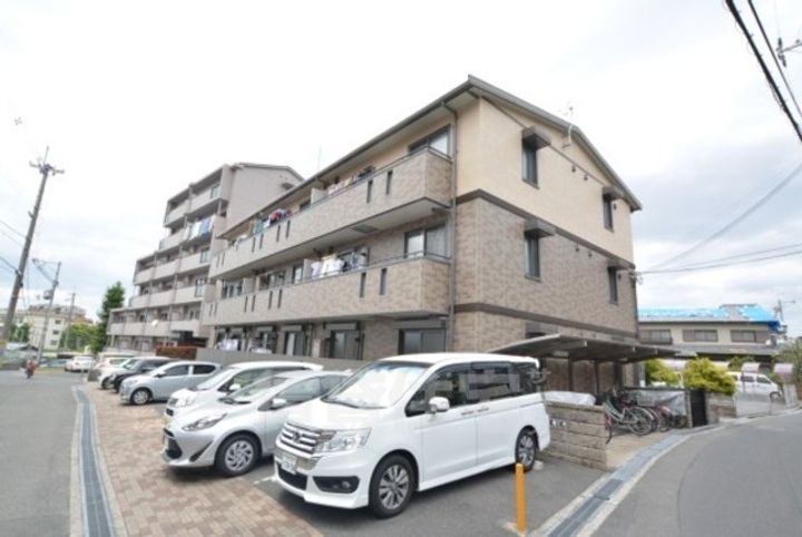 大阪府豊中市西泉丘1丁目の賃貸アパートの外観