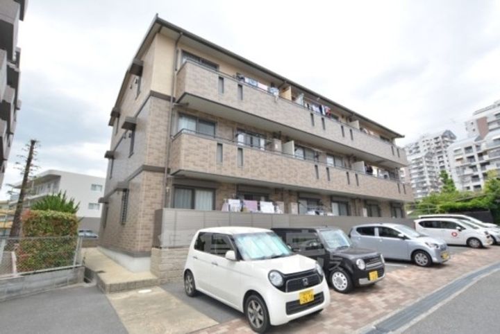 大阪府豊中市西泉丘1丁目の賃貸アパートの外観