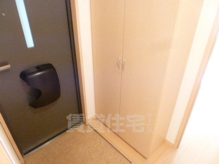 大阪府豊中市西泉丘1丁目の賃貸アパートの玄関