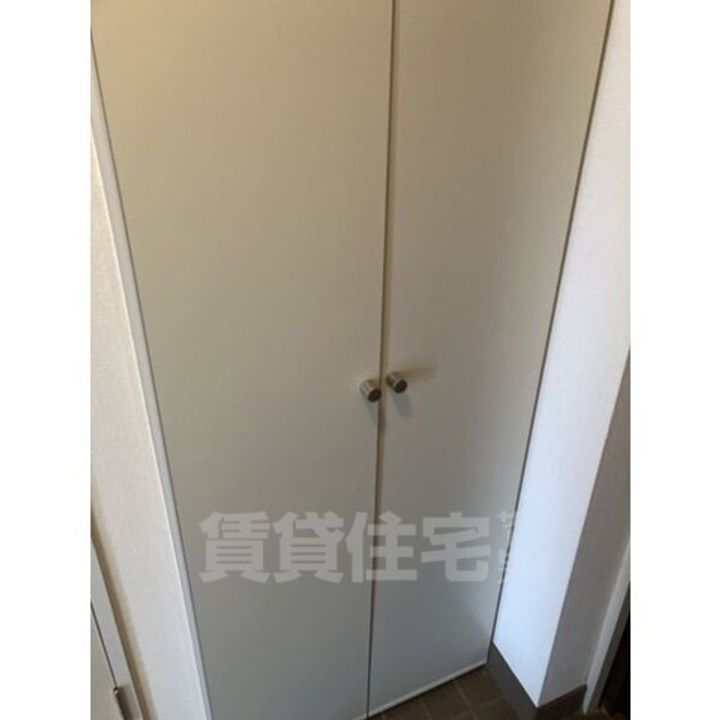 リヴァーサイド植田の玄関