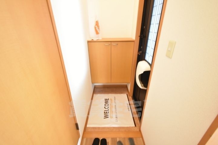 大阪府泉大津市板原町1丁目の賃貸アパートの玄関