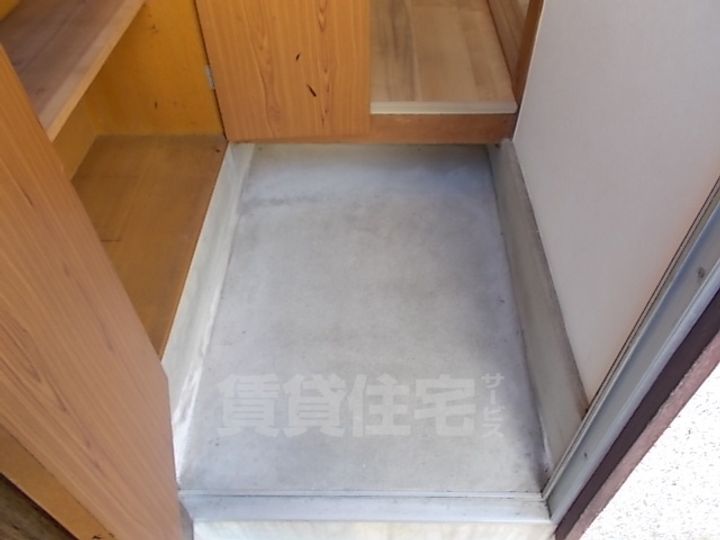 大阪府高槻市塚原3丁目(一戸建)の賃貸物件の玄関