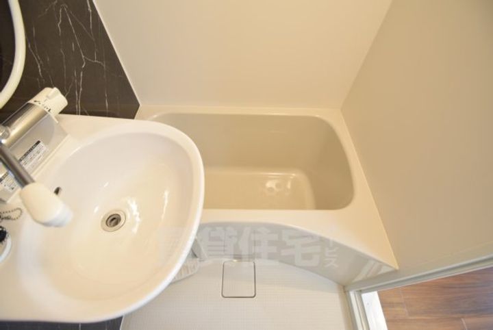 大阪府茨木市上中条2丁目の賃貸マンションの風呂