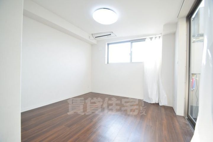 大阪府茨木市上中条2丁目の賃貸マンションの居間