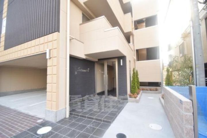 大阪府茨木市上中条2丁目の賃貸マンションの玄関