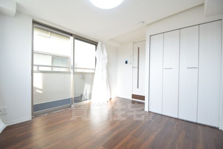 大阪府茨木市上中条2丁目の賃貸マンションの居間