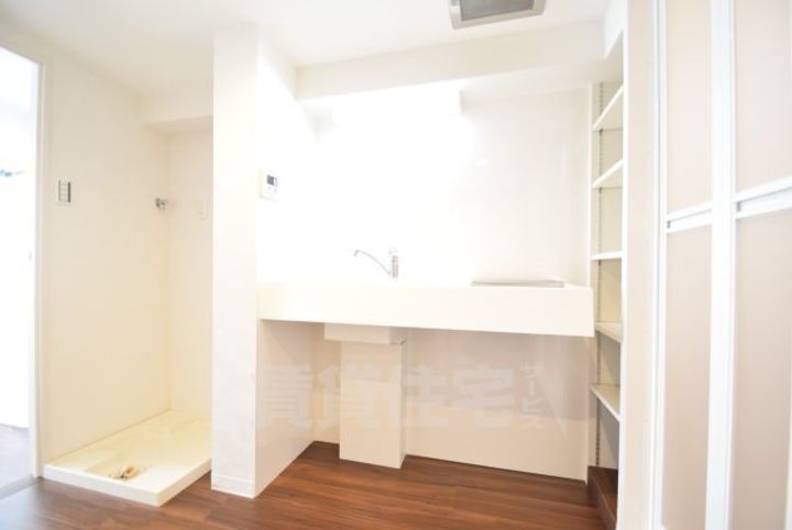 大阪府茨木市上中条2丁目の賃貸マンションのキッチン