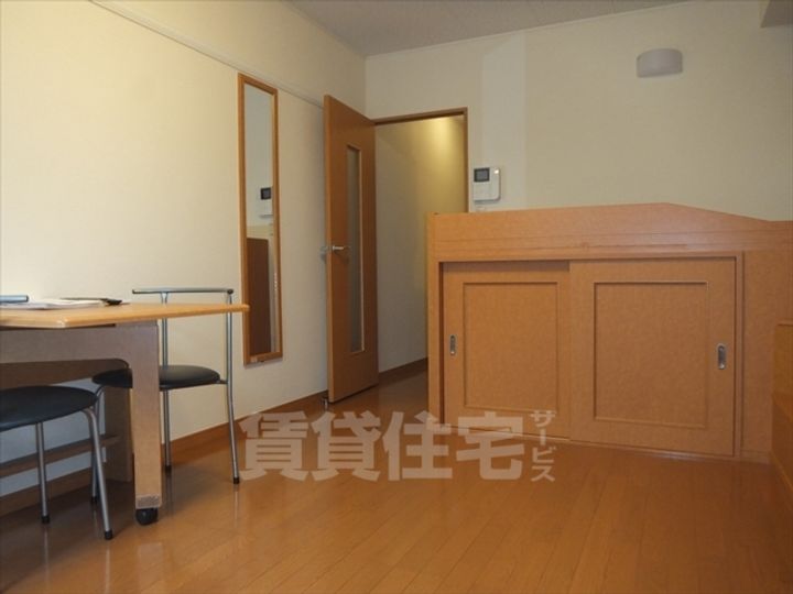レオパレス奈佐原の居間
