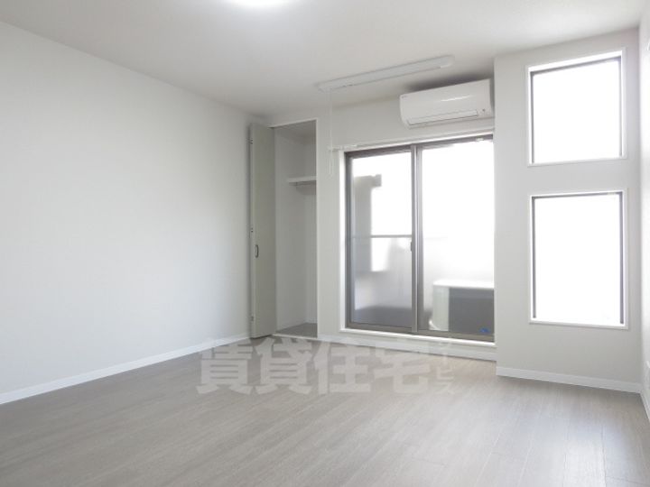 大阪府堺市堺区寺地町西3丁の賃貸アパートの居間