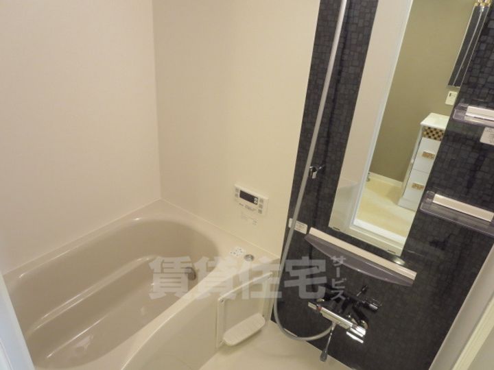 大阪府堺市堺区寺地町西3丁の賃貸アパートの風呂