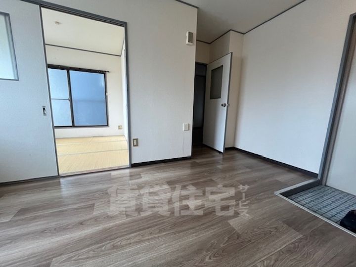 大阪府茨木市小柳町の賃貸マンションの居間