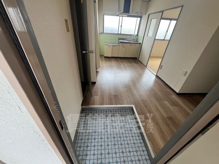 大阪府茨木市小柳町の賃貸マンションの玄関