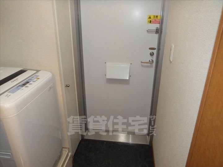 レオパレスパークサイドハイツの玄関