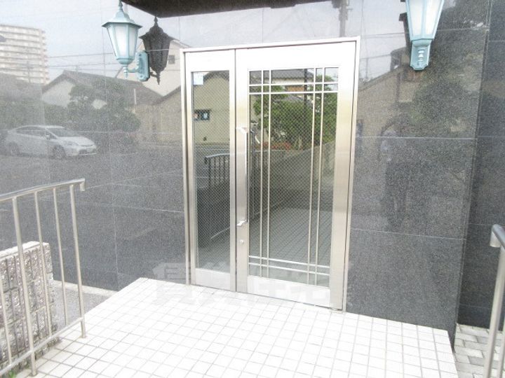 大阪府泉大津市旭町の賃貸マンションの玄関