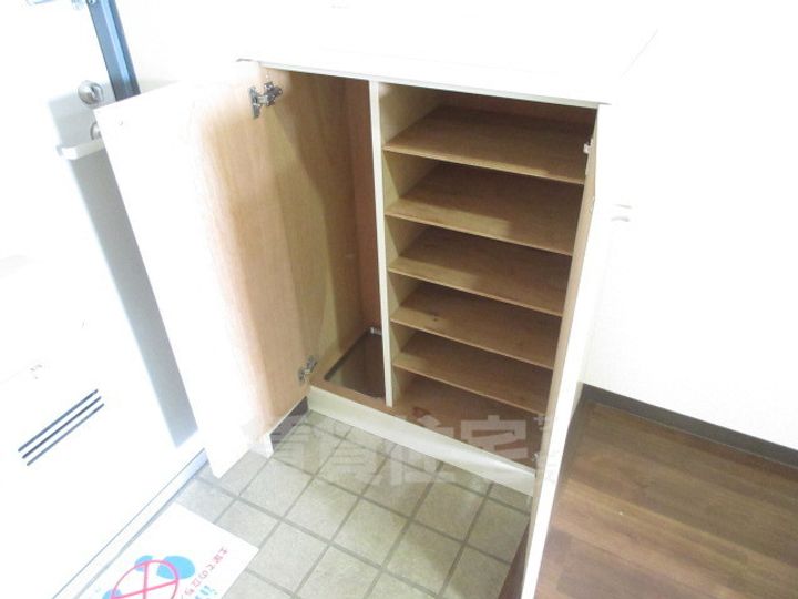 大阪府泉大津市旭町の賃貸マンションの玄関