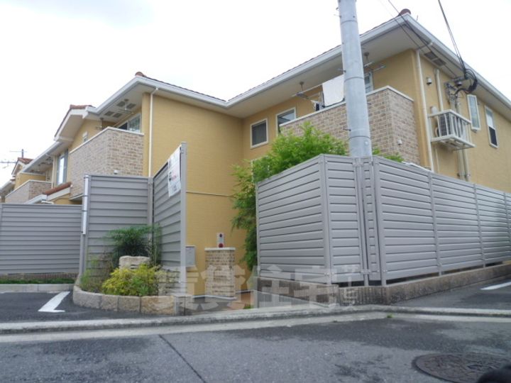 大阪府堺市中区東山の賃貸アパートの玄関