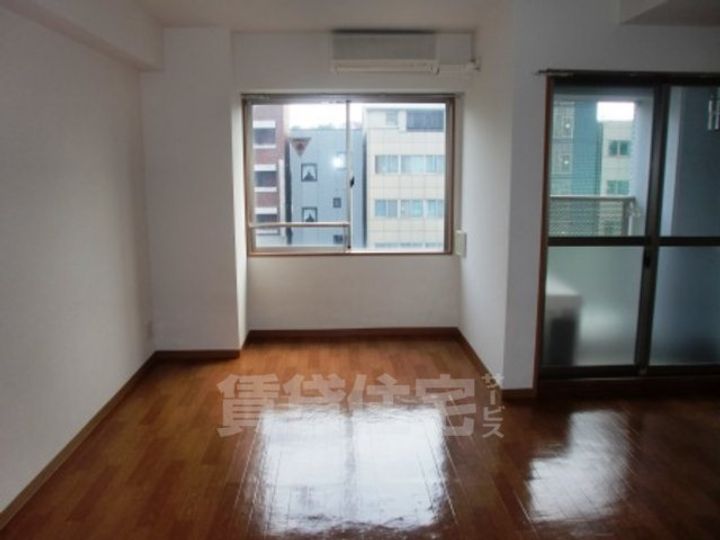 愛知県名古屋市千種区東山通4丁目の賃貸マンションの居間