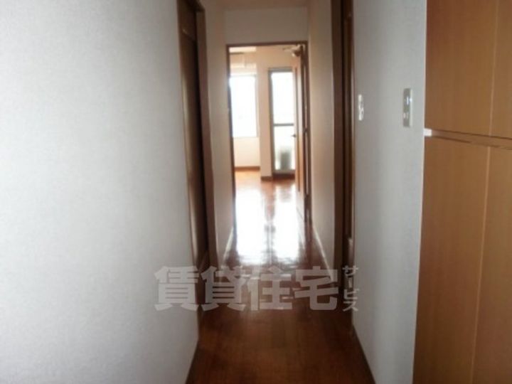 愛知県名古屋市千種区東山通4丁目の賃貸マンションの玄関