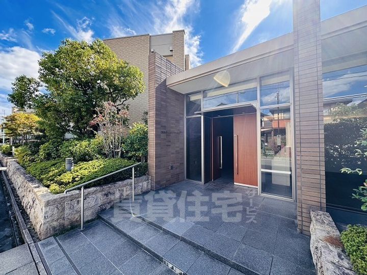 愛知県名古屋市千種区富士見台1丁目の賃貸マンションの玄関