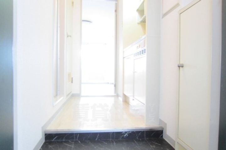 大阪府吹田市寿町2丁目の賃貸マンションの玄関