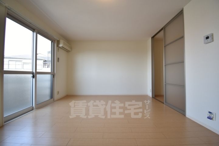 大阪府堺市中区八田北町の賃貸アパートの居間