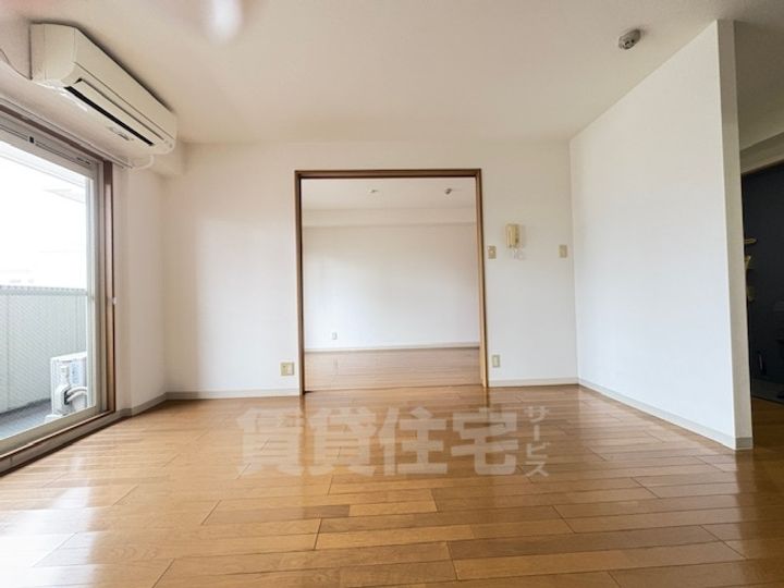 大阪府堺市堺区北瓦町1丁の賃貸マンションの居間
