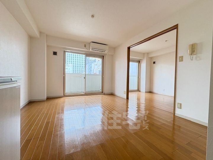 大阪府堺市堺区北瓦町1丁の賃貸マンションの居間