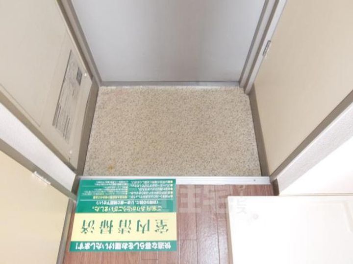 大阪府堺市堺区新町の賃貸マンションの玄関