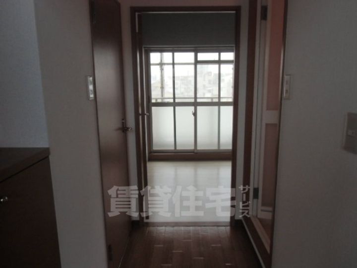 大阪府摂津市別府2丁目の賃貸マンションの居間