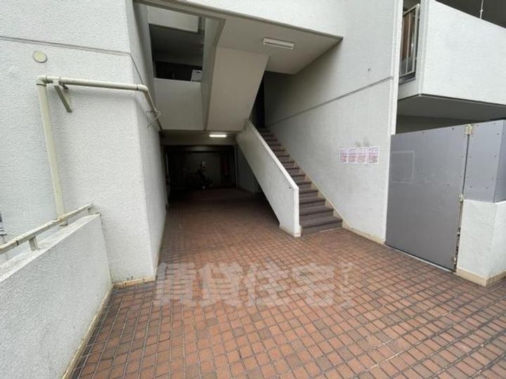 大和田ローズマンションの玄関
