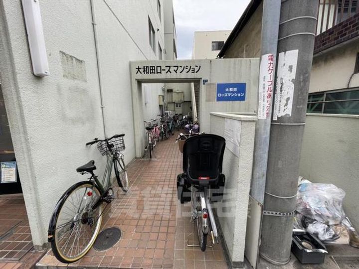 大和田ローズマンションの玄関